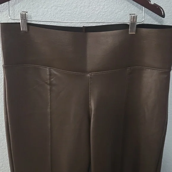 NWT HUE Chocolate Brown Vegan Leather Cropped Flared Leggings Sz XL - Picture 2 of 7